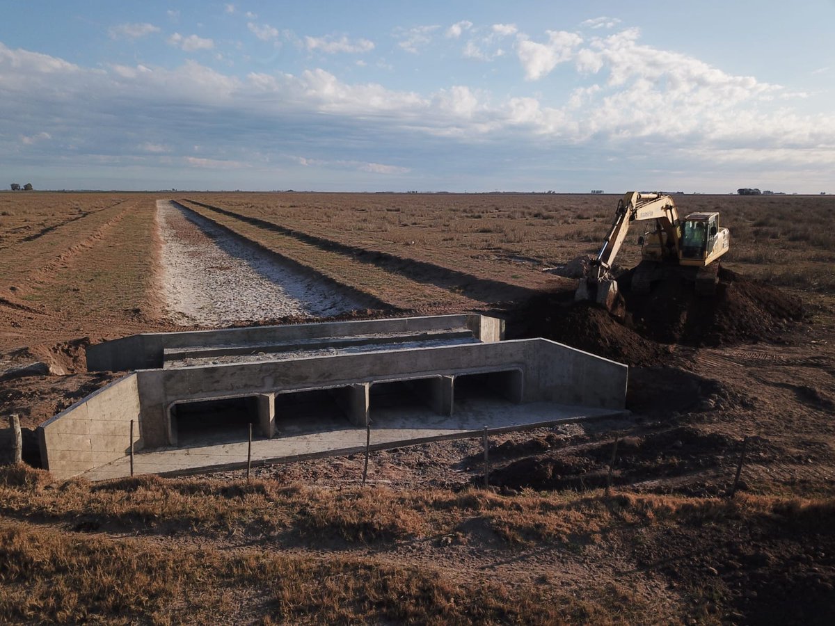 💧MODELO DE GESTIÓN CÓRDOBA 💧

Más de 30 obras hídricas ejecutadas y en ejecución en el último año son el reflejo de este Modelo de Gestión, donde el trabajo público y privado van de la mano #Producción #Progreso 🚜

Más de 1000 km promedio de canales ejecutados por año #FDA