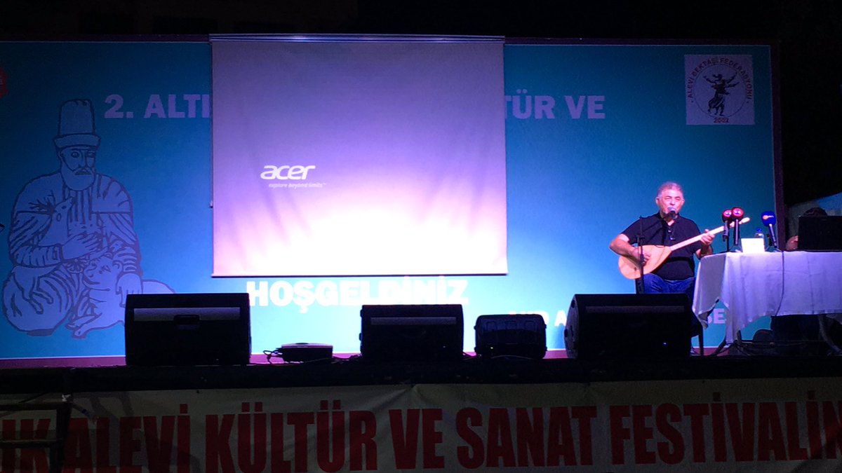 Festivalimizde ikinci günü de geride bıraktık. Üçüncü günün programı şöyle:

-Karpuzun içindeki masal” (Tiyatro)
-Mekteb-i İrfani zakirleri
-Alevilerin güncel sorunları ve çözüm yolları/Seher Şengünlü Yılmaz, Aydın Deniz, Cuma Erçe, Hüseyin Mat, Ercan Geçmez
Moderatör: Mehmet Tüm