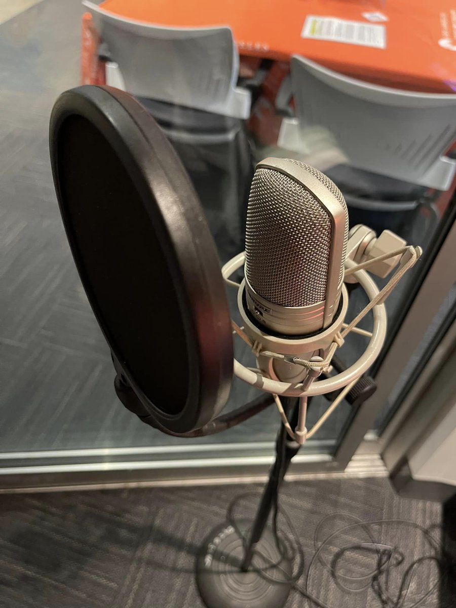 palisadeslapl's tweet photo. Did you know that @LAPLCentral has public recording & photography studios to use for free?! The #OctaviaLab, https://t.co/s9QnHzCNQ9 on the Lower Level 2 of Central @LAPublicLibrary is an amazing community resource to be aware of! #OctaviaLabProjects https://t.co/08gIcDlpF0