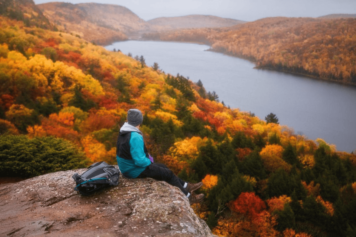awesomemitten's tweet image. This hidden gem in the Upper Peninsula NEEDS to be on your fall bucket list... awesomemitten.com/lake-of-the-cl…

@UPTravel @PureMichigan #awesomemitten #mittenlove #uptravel