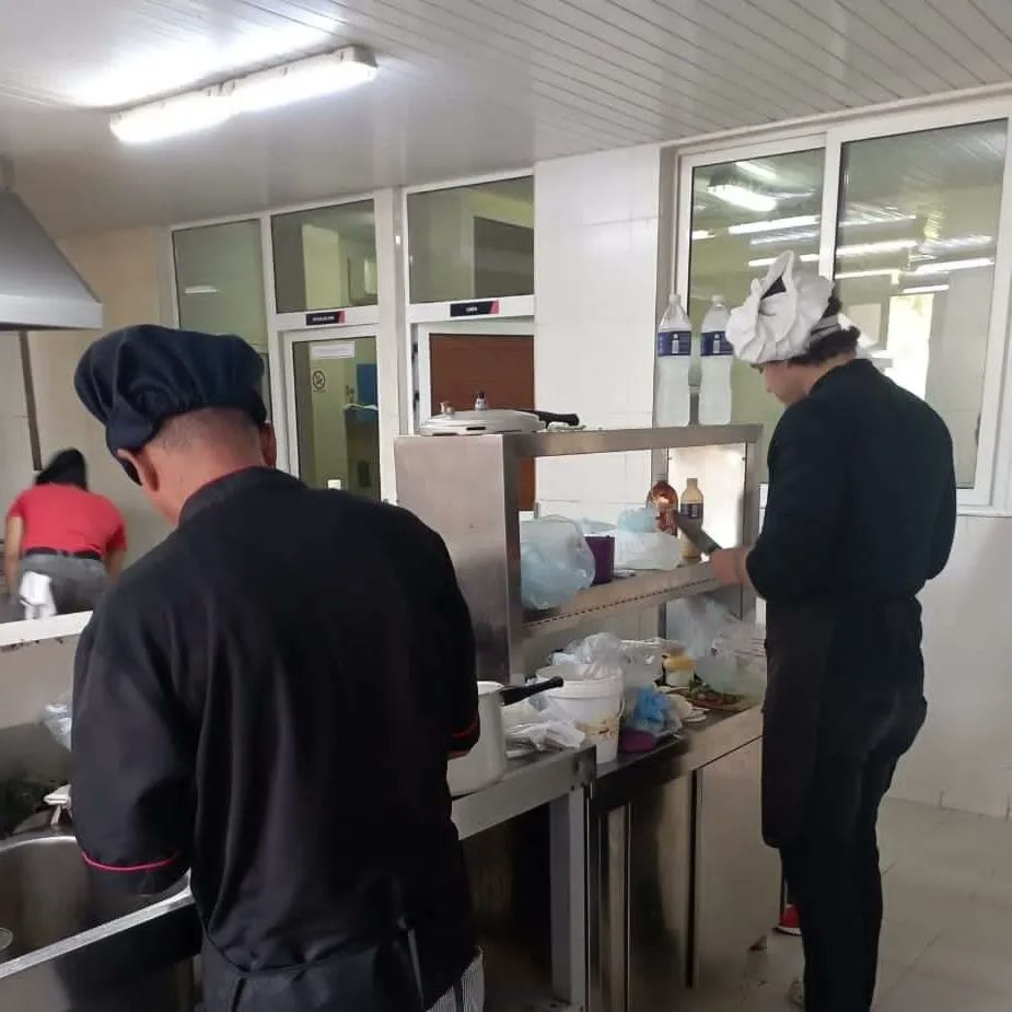 PalmaresGranma's tweet image. Ya en cocina, nuestros muchachos, dando lo mejor de sí representando a #palmaresgranma
¡Arriba equipo! 🥳
#CubaÚnica #CubaUnica
#varaderogourmet2023