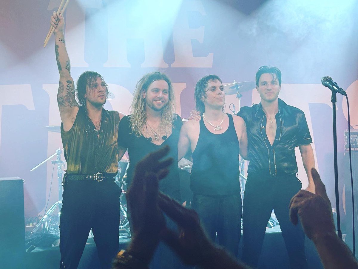DaviBlades's tweet photo. 2nd time seeing The Struts tonight amazing as always! @Addostruts @TheStruts https://t.co/FK722ppqOX