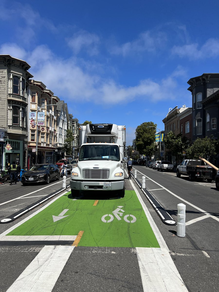Tootall424's tweet photo. @SFPDMission @SFMTA_Muni @sfbike @EverySF311Bike @MLNow a little enforcement would be nice. https://t.co/wKvUgChiUW