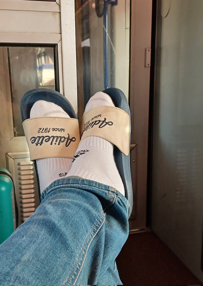 LeisteO's tweet photo. Kurz 12h im Zug nach Sydney. https://t.co/1olCh6UsDQ