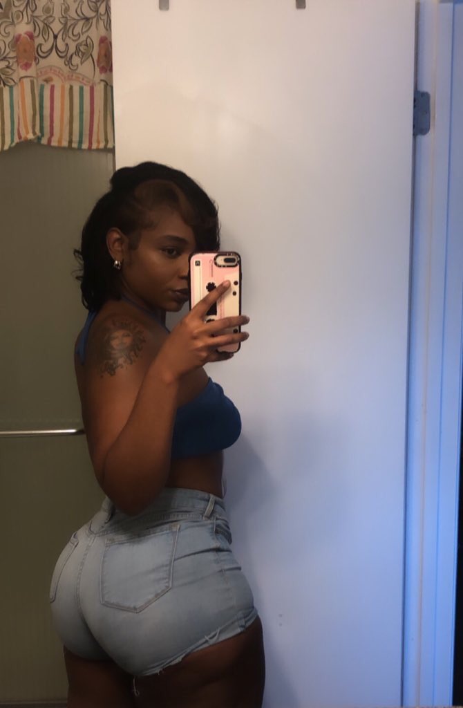 thatflwater's tweet photo. ass so fat call Dr. Now https://t.co/3Utk7oHkgw