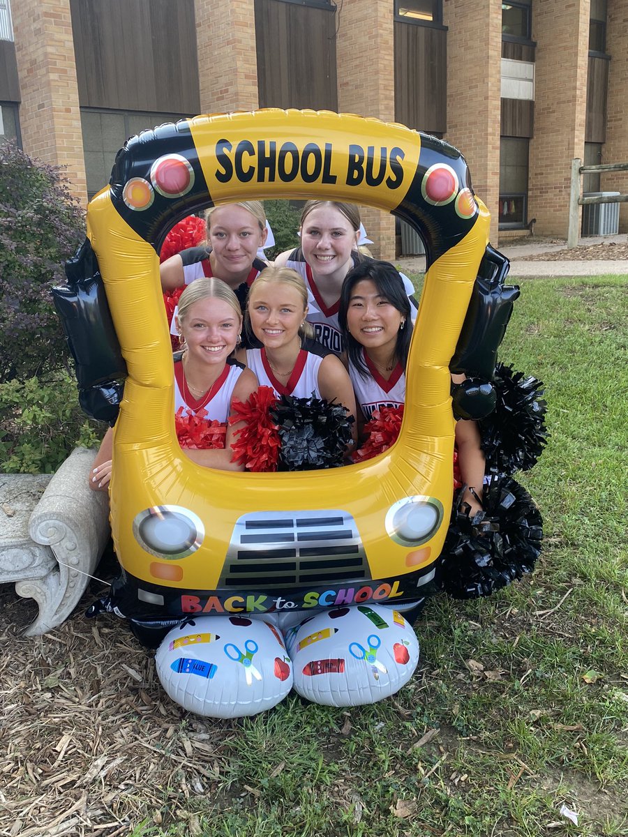 misslewisgrade1's tweet photo. New year, new school, new traditions! #hillsidepride @Westside66 @hillside_tigers https://t.co/54CepRiiOm
