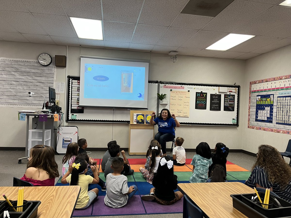 BreannePhillips's tweet photo. Best first day ever! Today VUSD welcomed back over 30,000 students. My heart is full! #VisaliaUSD #IAMVUSD https://t.co/ZgmR8o9I0C