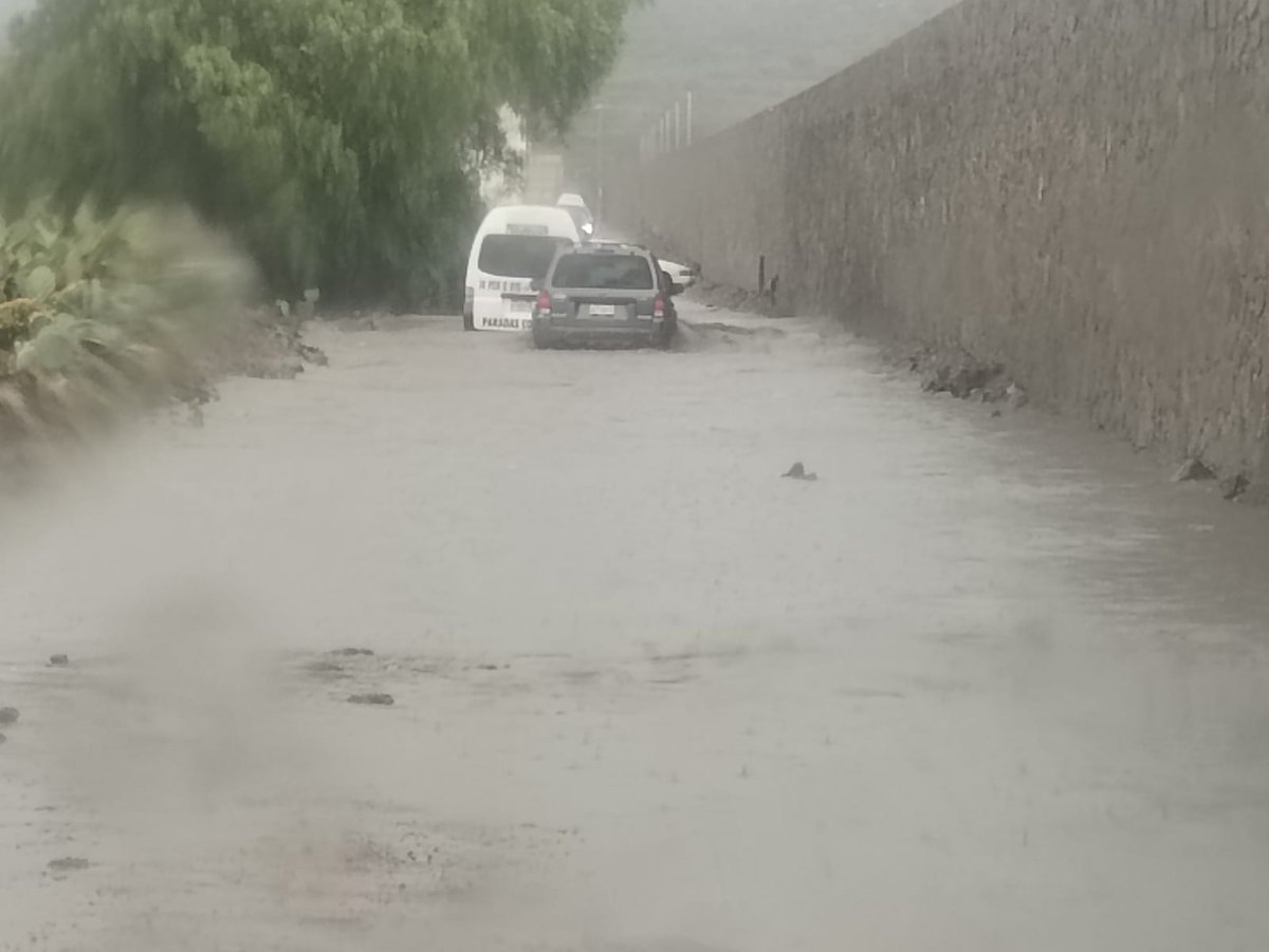 77Lfuentes's tweet photo. OBRA INCONCLUSA por meses @SIPDUS dice que beneficia, pero ahora perjudica a más de 2,630 habitantes. Exigimos solución y atención de @juliomenchaca_ @lopezobrador @GobiernoMX @gobiernohidalgo https://t.co/vvfV4o0uGB
