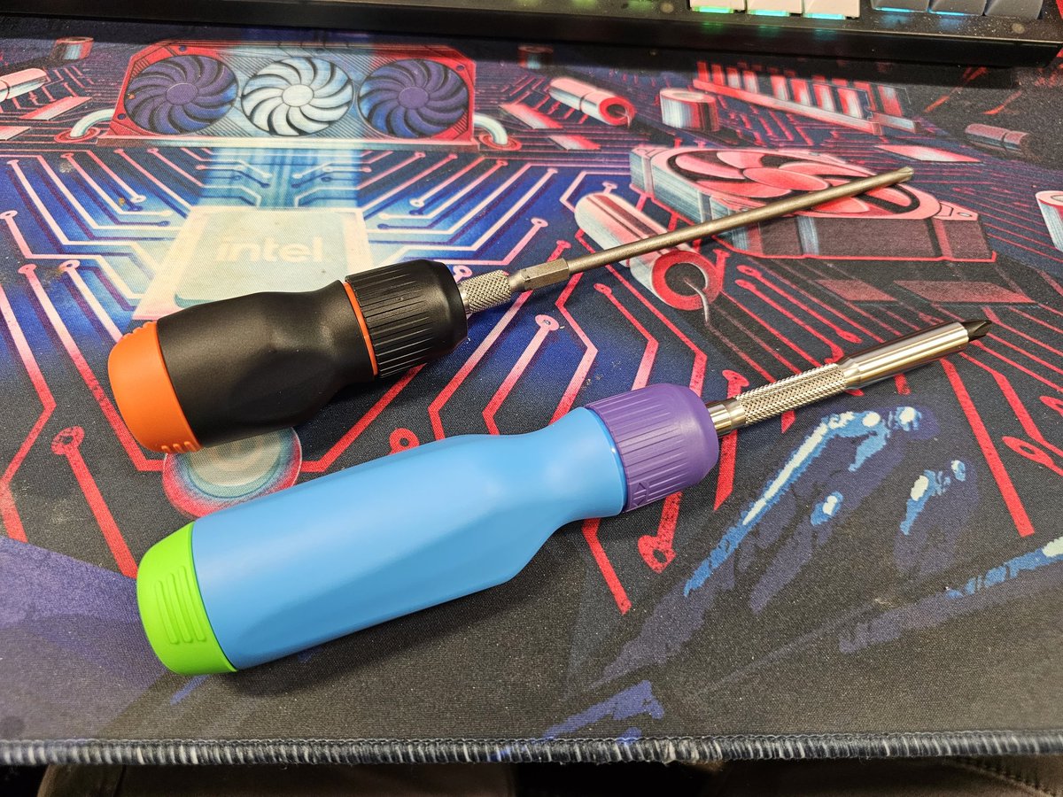 ericsaaan's tweet photo. Regular LTT screwdriver for scale https://t.co/yorYzdEVNk