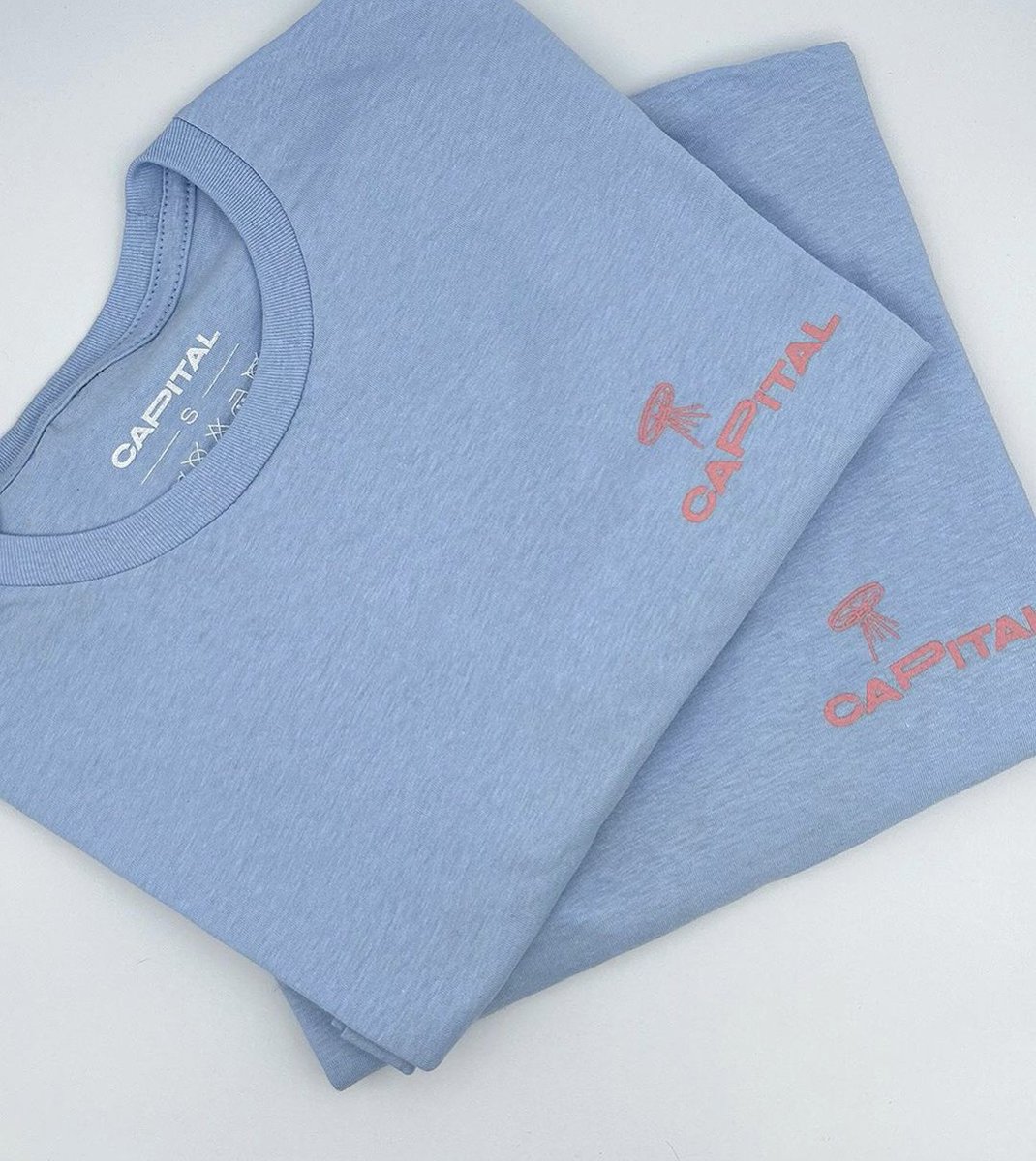 machoulloa's tweet photo. Ya casi sale la nueva colección de Capital y la verdad estoy bien contento. Jackets, camisetas, medias, gorras, de todo un poco.  

RTs ⏩ y likes ♥️ más que bienvenidos :)

https://t.co/DU0YfJ9QvW https://t.co/xbd9o86o0q