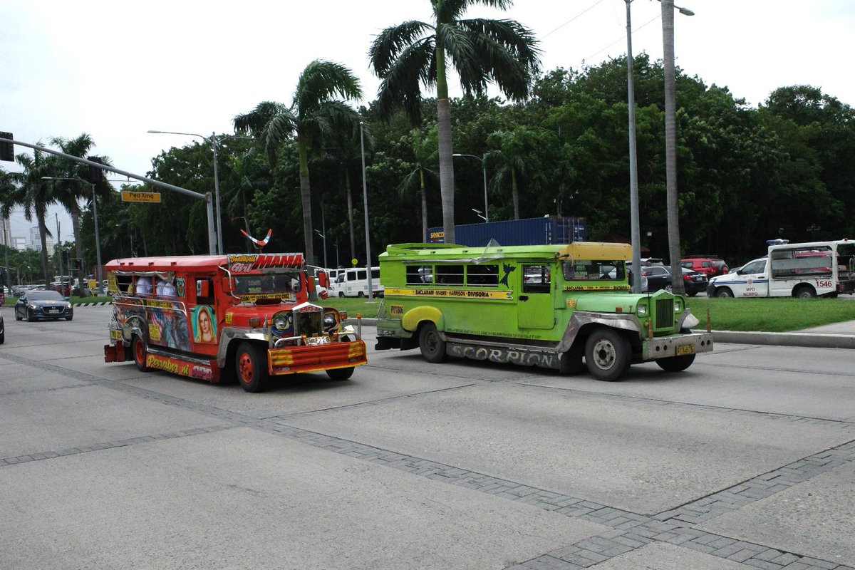 fujimotommr's tweet photo. Jeepneys in Manila😍
カッコいい🤩
#jeepney #jeepneys #ジープニー #ジプニー #manila #philippines #マニラ #フィリピン #ricoh #ricohgr3 #gr3 https://t.co/PQy1chVfMp