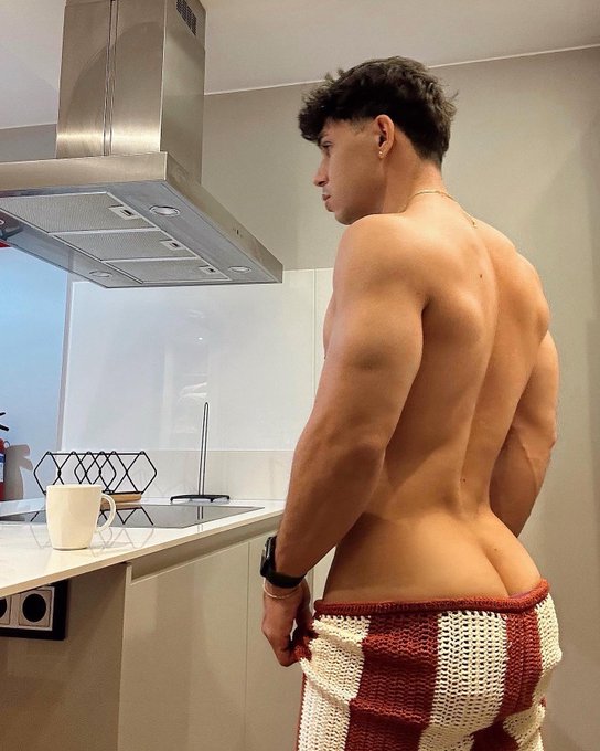 💦 https://t.co/AcLv6BbmoG