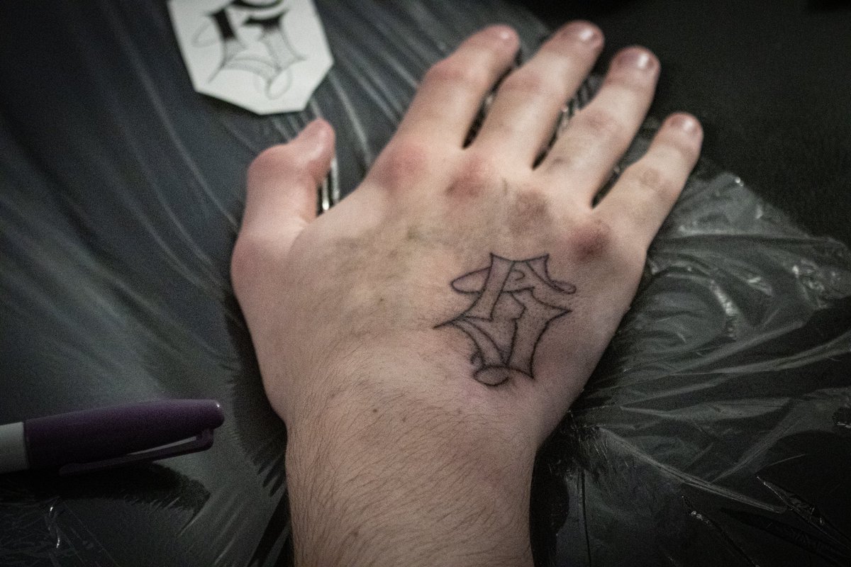 lino_Vateur's tweet photo. Photo shoot d’une ptite session tattoo
#flashtatt
Et si @JosmanOG passe par là mdrrr faut qu’il ouvre bien les yeux 👁️👁️✨ https://t.co/68ENraufWM