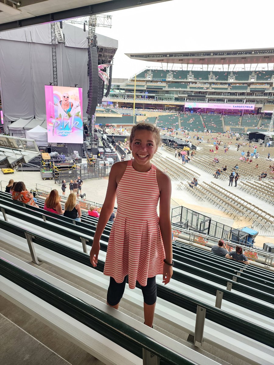 Mi_Mi_G's tweet photo. First concert EVER for my Ro-Bear
Thank you @Pink making music that both my 11 y.o and I can rock to. 💖 🎶 https://t.co/hmgECfE4DV