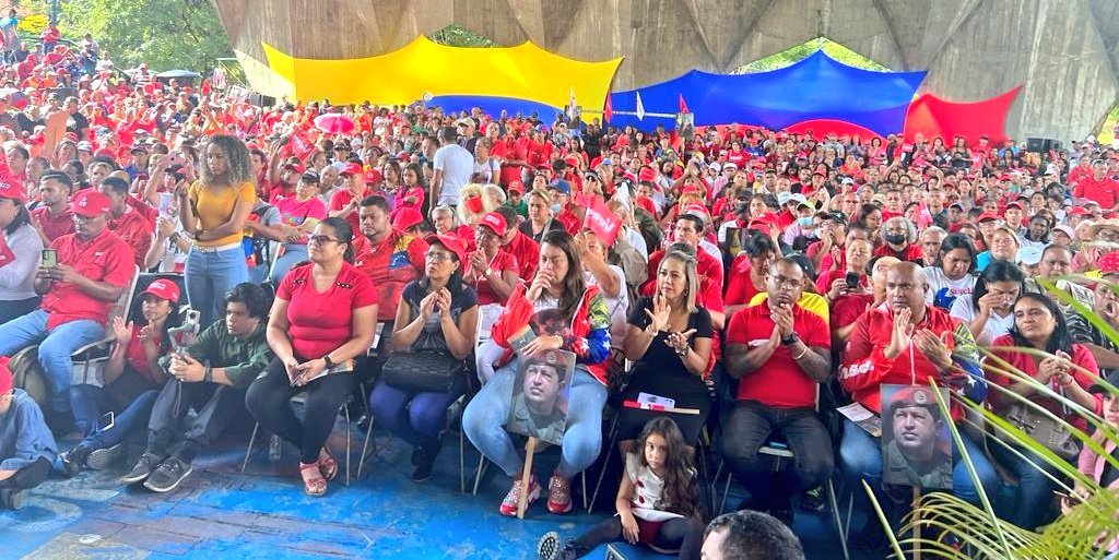 Una buena gestión pública que no fortalezca el Partido o contribuya a la construcción del Socialismo, no es revolucionaria. 

El poder lo disputamos para transformar la sociedad, no para  cultivar egos individuales.

Chávez somos todos, o no somos. 
<a href="/dcabellor/">Diosdado Cabello R</a> <a href="/PartidoPSUV/">PSUV</a>