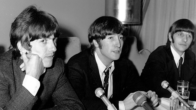 crockpics's tweet photo. John Lennon with George Harrison and Ringo Starr at a press conference in regards to Lennon's comments that the Beatles were more popular than Jesus, August 11, 1966. https://t.co/snkPkX69Wb