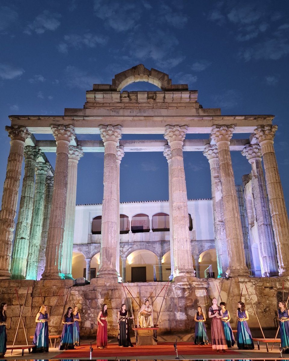 Teatro Noite Bohemia (@noitebohemia) on Twitter photo Siempre que venimos a Mérida es un lujo y placer, pero este año, haber podido estar en "Agusto en Mérida" con @taptcteatro en @festivaldemerida ha sido muy especial... un público genial y una organización y trato humano excepcional.  ¡Gracias a todos los que lo hacéis posible! Siempre que venimos a Mérida es un lujo y placer, pero este año, haber podido estar en "Agusto en Mérida" con @taptcteatro en @festivaldemerida ha sido muy especial... un público genial y una organización y trato humano excepcional.  ¡Gracias a todos los que lo hacéis posible!