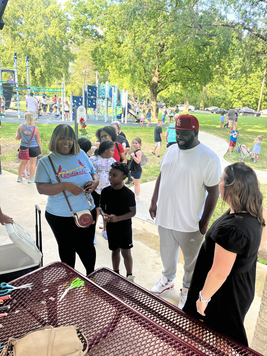 LLOBauer's tweet photo. What a turn out for popsicles with principals! #renfrorocks #cusd10 #kahoksunidos #thekahokway https://t.co/hFmmWVLFMv