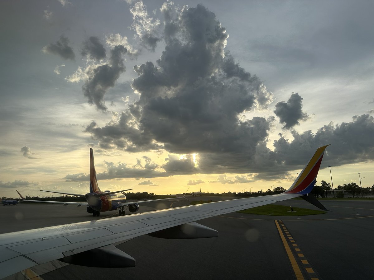 DancingDavidE's tweet photo. Pretty view at @MCO today…#WingletWednesday #exceptitsthursday https://t.co/r9r3tYyy7a