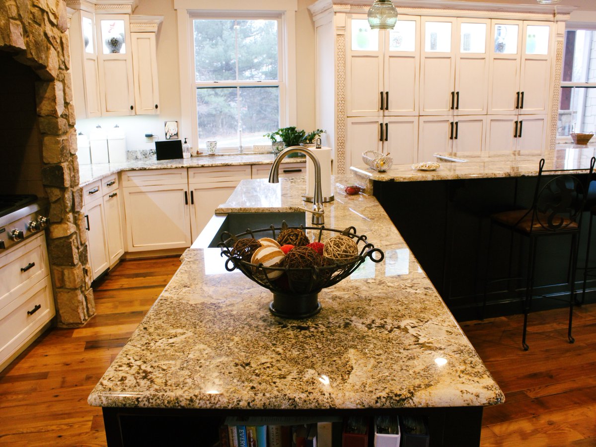 graniteandstone's tweet photo. This favorite from eight(!) years ago showcases an incredible L-shaped shaped surface that perfectly complements the stunning cabinetry and hearth-style range.

Schedule a free consultation and take a step towards your next favorite memory 👉 https://t.co/6rPMpO4AWw https://t.co/nme8TZTRPB