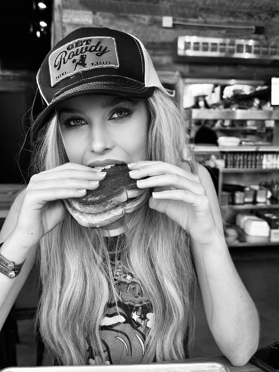 _brooklynsummer's tweet photo. Wearing my @rowdyroads1 hat on lower Broadway at  Whiskey River Nashville 
#brooklynsummercountry #rowdyroads1 #whiskeyriver #whiskeyrivernashville #countryascornbread #countrygirl #rowdy #letsgetrowdy https://t.co/GY57PsU63X