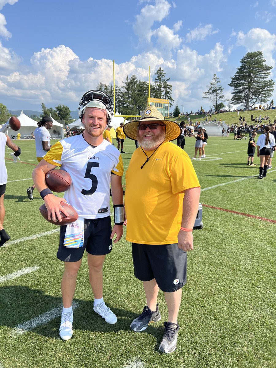 waltcallery's tweet photo. Got to meet ⁦@T_morg2⁩ at Steelers training camp last week. Good luck #northernkentuckyboy https://t.co/0rpkGw60Qm