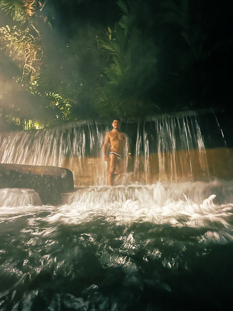 Danielitrow's tweet image. ¡PURA VIDA!