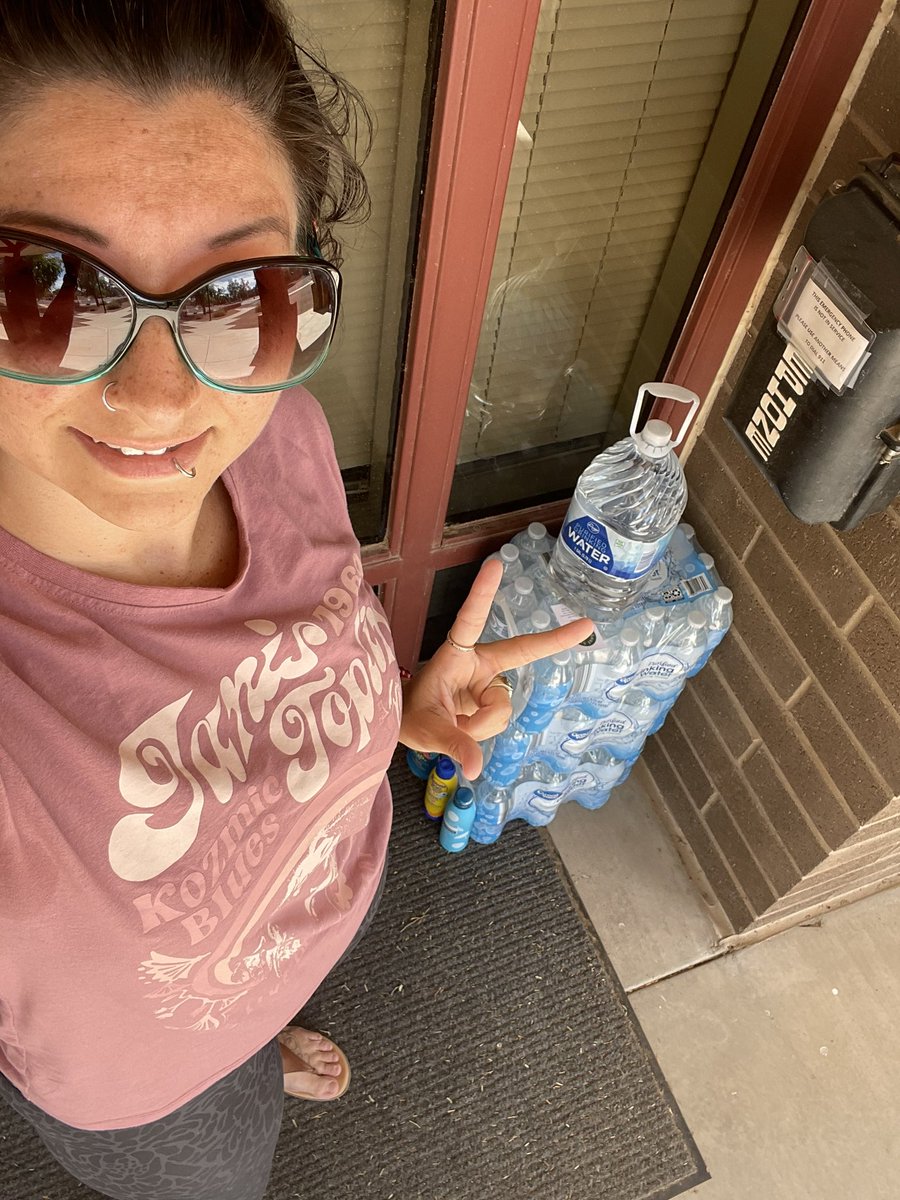 Donations for #HRN dropped off at Gilbert Fire station No.5 this morning!
#beattheheat #heatreliefnetwork #azsummers #SoulSistersYoga #yogacommunity #donationyoga