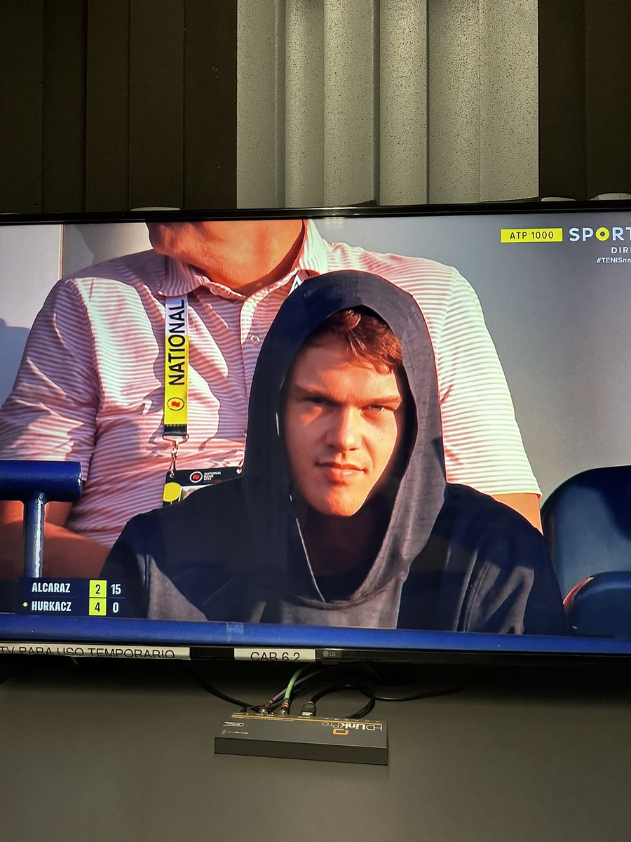 josemorgado's tweet photo. Rune watching Alcaraz-Hurkacz https://t.co/F9Pr4s16em