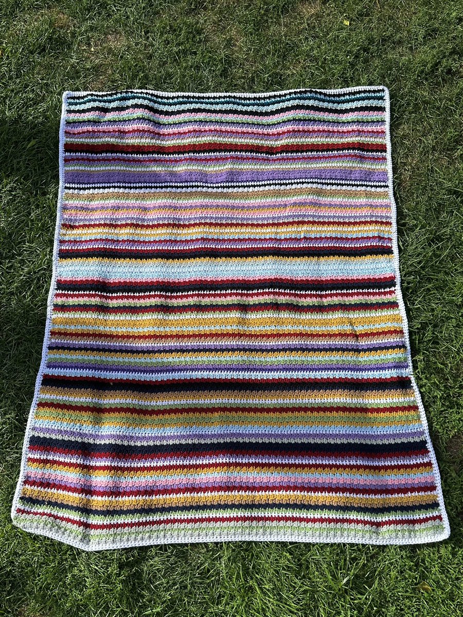 kyrasversion's tweet image. i started this blanket on the first night of #TSTheErasTour to track the surprise songs - each song got a row, and the color was based on the album/era the song was from. today, 5 months and 53 shows later, it’s finally finished 🥲🫶🏼💓

@taylorswift13 @taylornation13