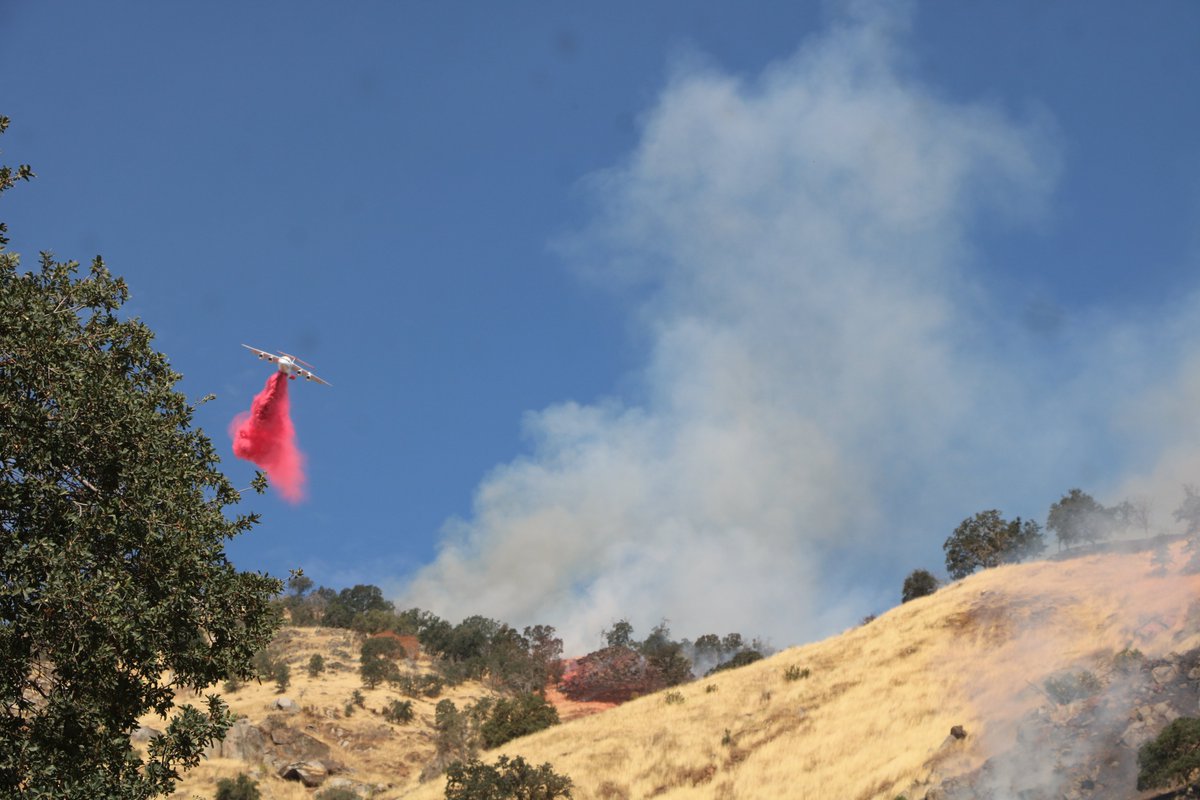 CALFIRE_TUU's tweet photo. Incident Update: #DryCreekComplex The #QuailFire and #RobinFire have a combined acreage of 375 acres with 5% total containment.
Dry Creek Road continues to be closed from Lomitas Drive to Stagecoach Drive in Badger. There are no evacuations at this time.
π§΅ (1/2) https://t.co/mkCQBcJQlS