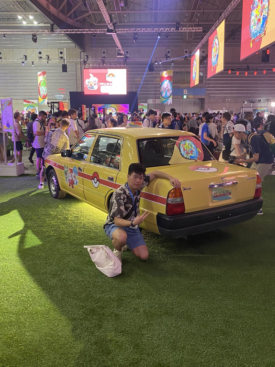 ChinoVGC's tweet photo. THERE’S A WHOLE ASS TAXI IN HERE AHAHAHAHAHAHAHAH https://t.co/VMuovqhN6U