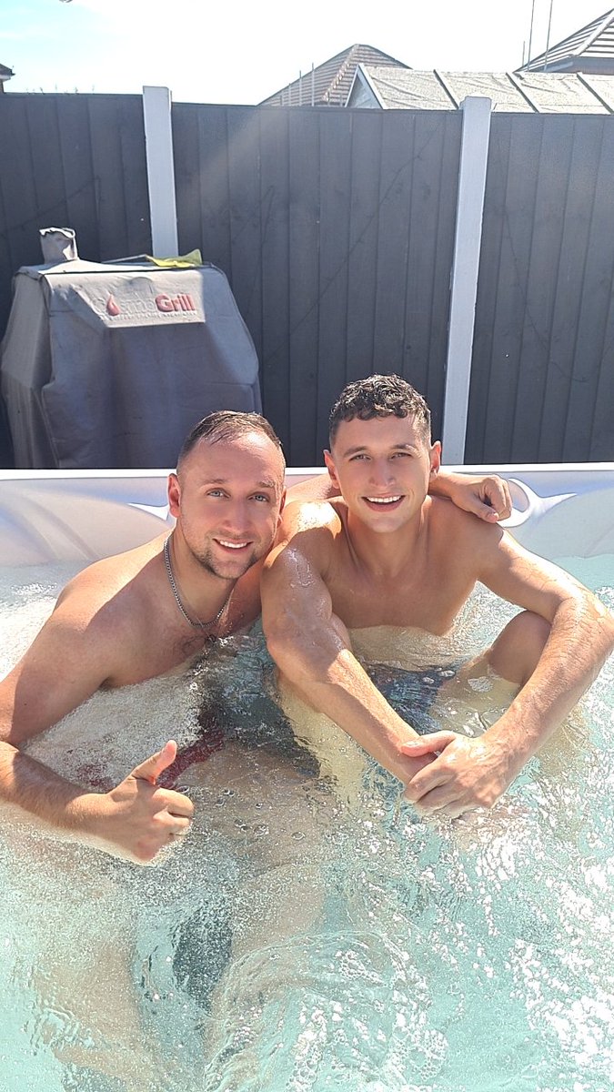 rickybofficial's tweet photo. Reunited..... Me and my bro...... Oooo I bloody love this lad to bits I do ๐ @birchall506 #brothers #siblings #unbreakablebond #family #love #duopartner #music #bestmatesforlife https://t.co/vqysUvMRQZ