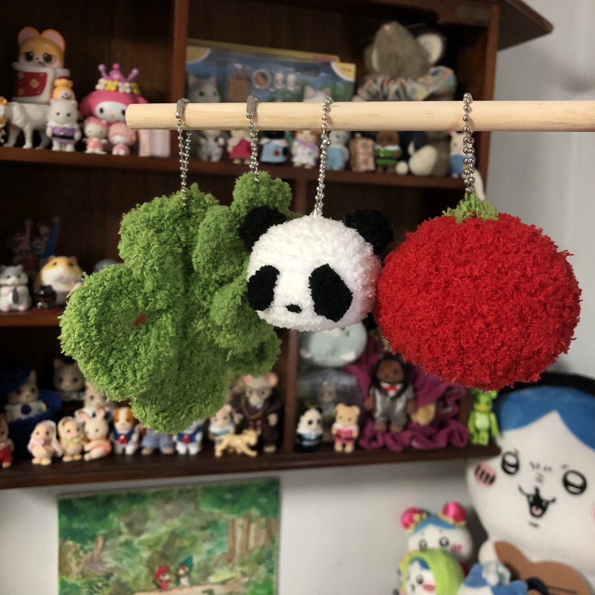 siru_crochet's tweet photo. #RT 🧶시루뜨개🧶 🐼🍀🍅

23.08.11 ~23.08.13
매주 돌아오는 시루네 뜨개상점🦁
이번엔 판다 도마도 크로바..
다~ 갖고픈 분 한분께 선착특가세트 추가했습니다 ㅎㅎ

#rt + #follow 추첨 싱싱한 도마도 뜨개 제품을 보내드립니다(다른 키링 변경 가능!)

https://t.co/ildMBpAKd6 https://t.co/pKR21mZ3zK
