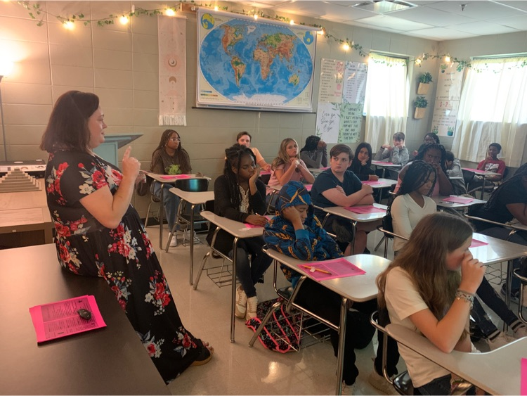CaMSEagles's tweet photo. What a great day to be an eagle! 🦅 Spirits were high as students enjoyed their first day back! #flyasone https://t.co/4Ka8a42OV7