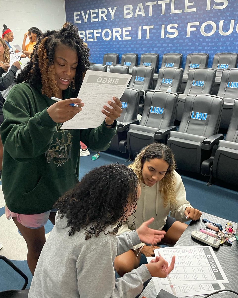 Thumbs up for good eats, team bonding, and slap ya mama seasoning 🍝💙 #BuiltDifferent x #GoSplitters 🪓🏀🎩