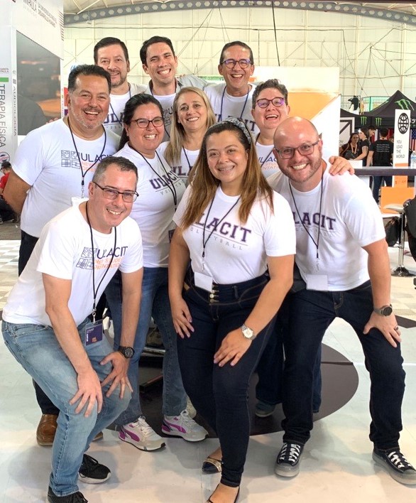 ulacitcostarica's tweet photo. @ExpoUCostaRica Fue genial compartir con ellos sobre nuestras carreras y estamos emocionados por ver sus sueños convertirse en realidad en nuestras aulas.
¡Los esperamos!
#ExpoU #ULACIT #Futuro #1SoloHayUna https://t.co/5j5XLm5PMM