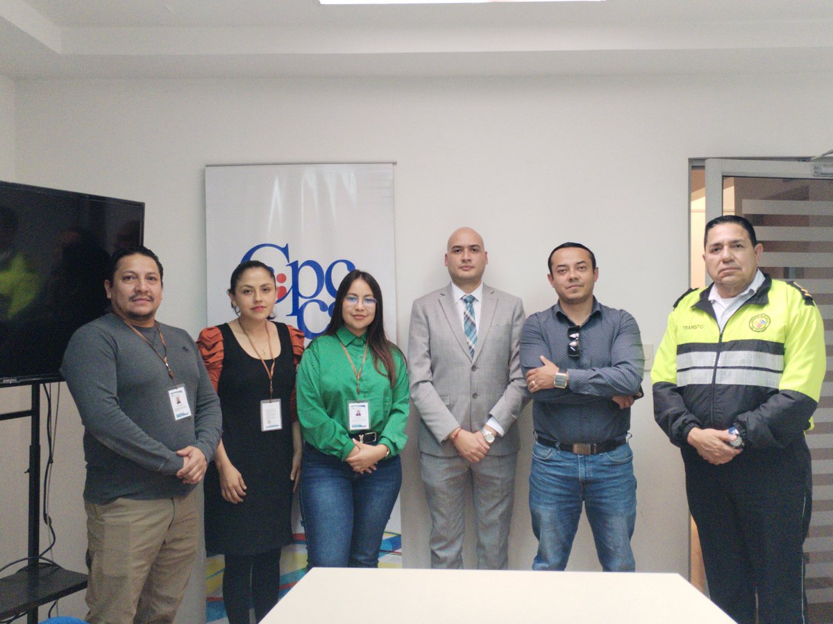 Hoy acreditamos la #VeeduríaCiudadana para vigilar los operativos de la #CTE en la Provincia del Azuay.