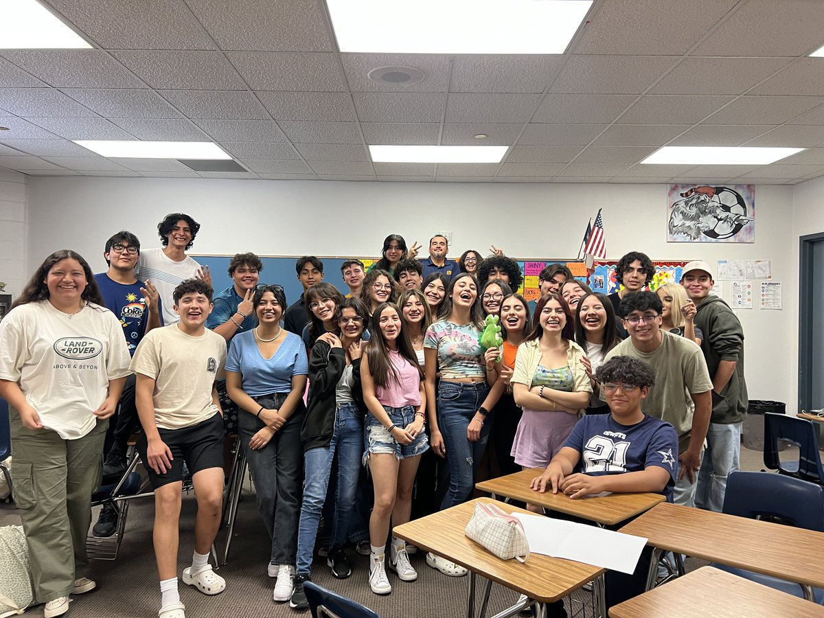 AmericasSomos's tweet photo. Second meeting of the year!!, we are preparing for homecoming parade! 🤘 🪅 https://t.co/2leW63Okxu