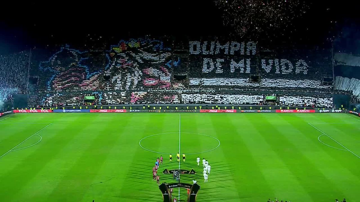 "OLIMPIA DE MI VIDA". El mosaico TOP de la gente del Decano en el Defensores del Chaco... ¡Locura! 

📺 Mirá la CONMEBOL #Libertadores por #StarPlusLA