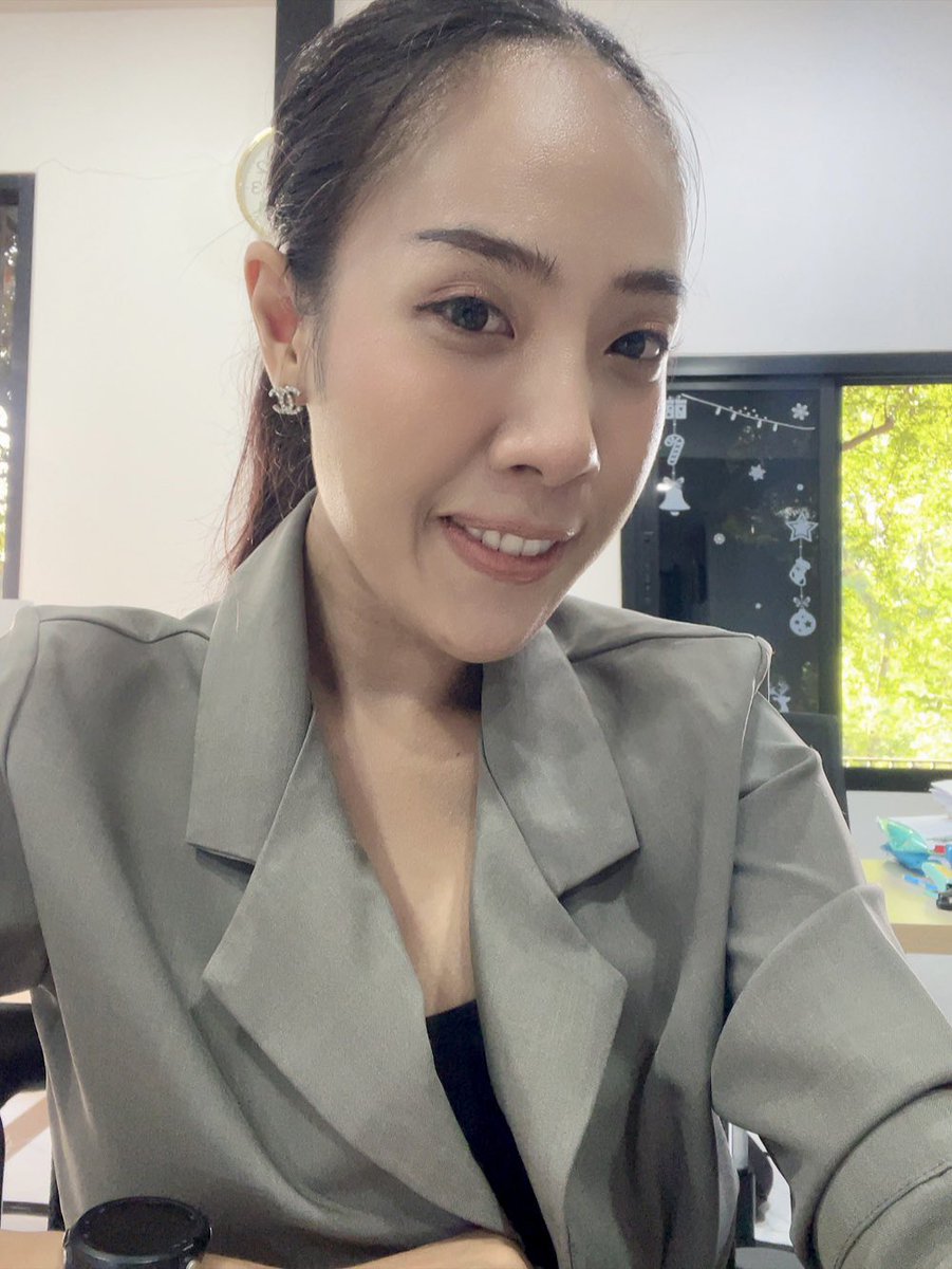 Loverunnn's tweet photo. มอร์นิ่งวันสุข 🤗 วันนี้มีประชุม https://t.co/bguhDVKp7F