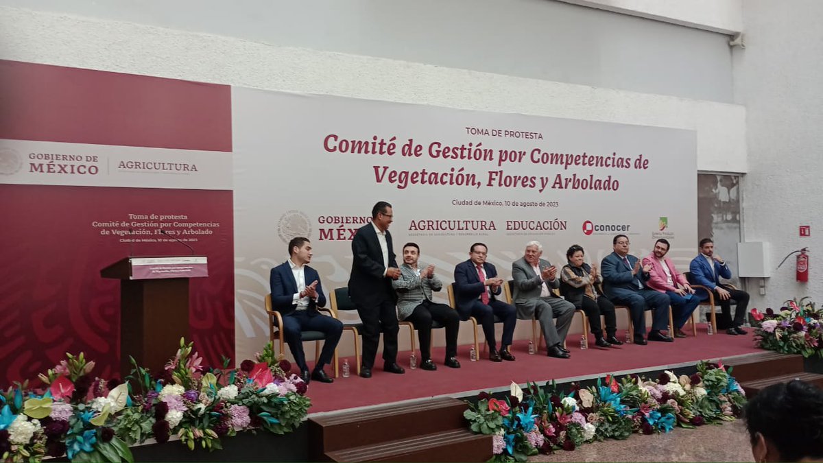 SNICS_MX's tweet photo. El #SNICS participó como vocal en el acto de la Toma de Protesta del "Comité de Gestión por Competencias de Vegetación, Flores y Arbolado"
#RedOrnamentalesSNICS https://t.co/CId4AQhRTl