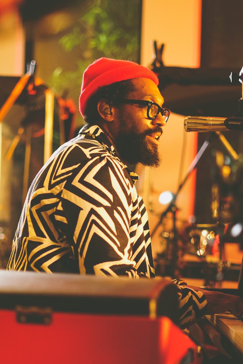#WatchTheSunLive: #TheMansionSessions is premiering NOW! 🙌🏾☀️

Watch here:  youtu.be/f9JPrVFmq1A