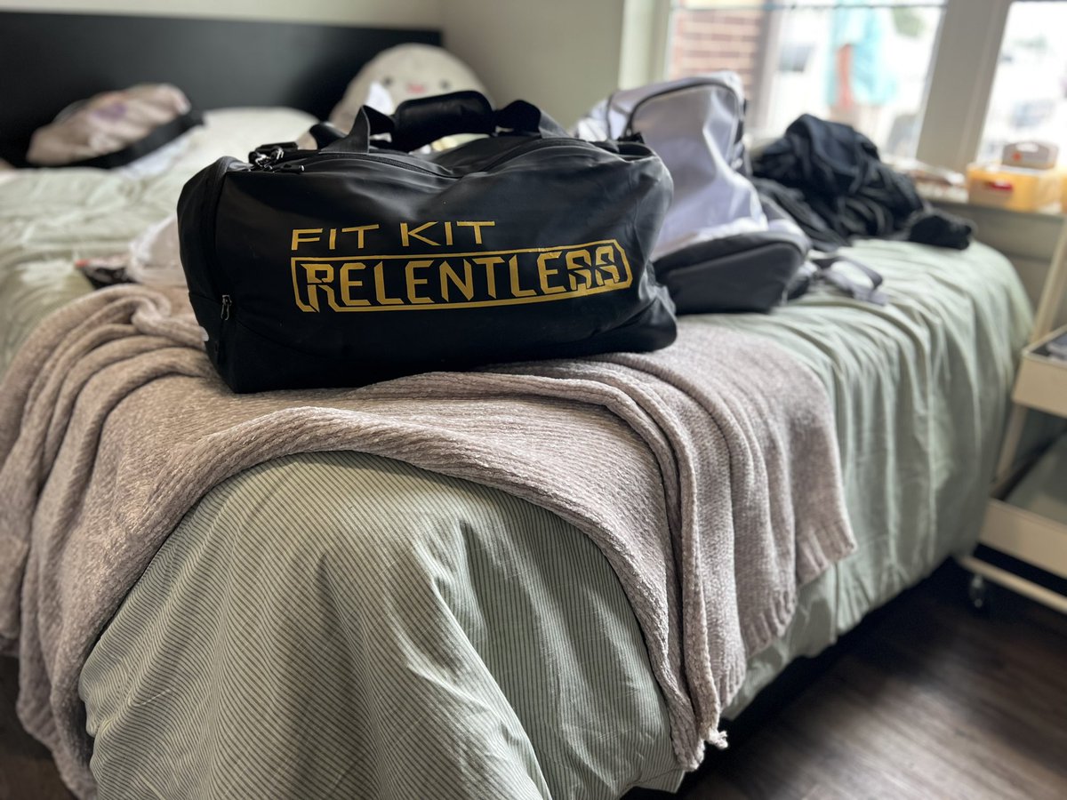 Mrchriscorres's tweet photo. Stocked my daughters dorm with them work tools tho 💪🏾🏋🏽‍♂️🥎 #fitkit  #flex  #fuego  #classic #24/7 #neverbackdown #neversurrender #relentless https://t.co/ErlCjiuzzN