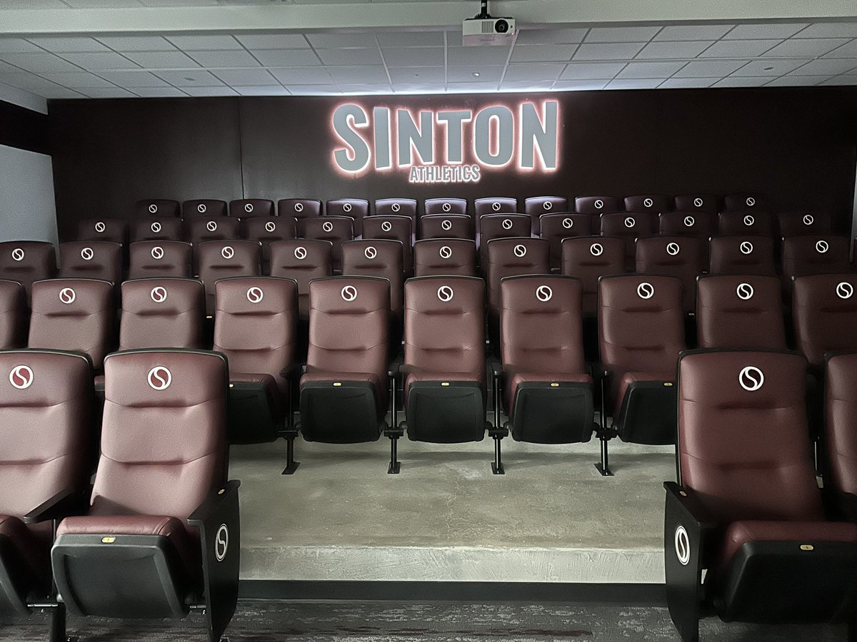 Plus, <a href="/SintonPirates/">SintonPirates</a> built a beautiful new multi-sport indoor facility that gives the Pirates a great space to train together and build chemistry. #kris6sports