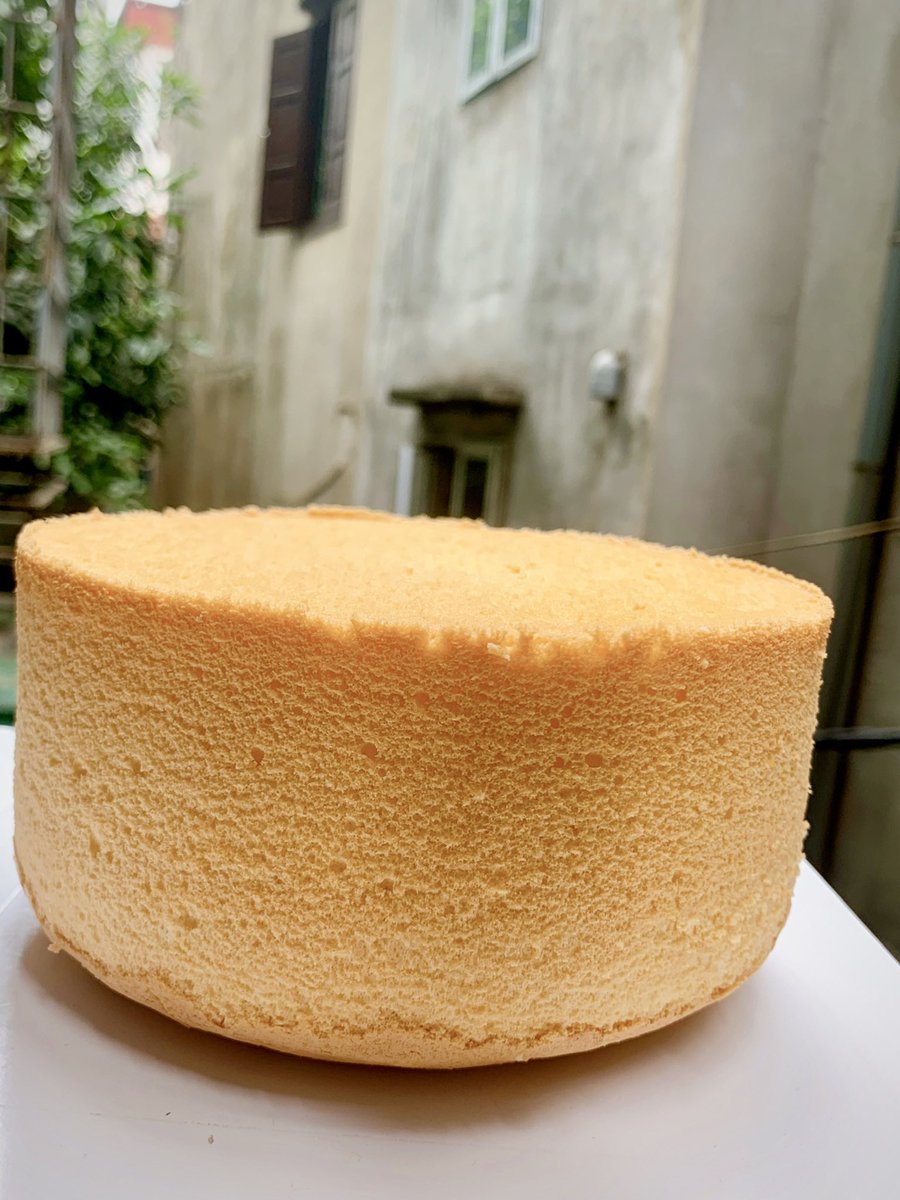 LINDA_0806's tweet photo. Một miếng ngọt ngào 🤭
#perfect #sponge_cake #yummy https://t.co/0kzfrfbwAA