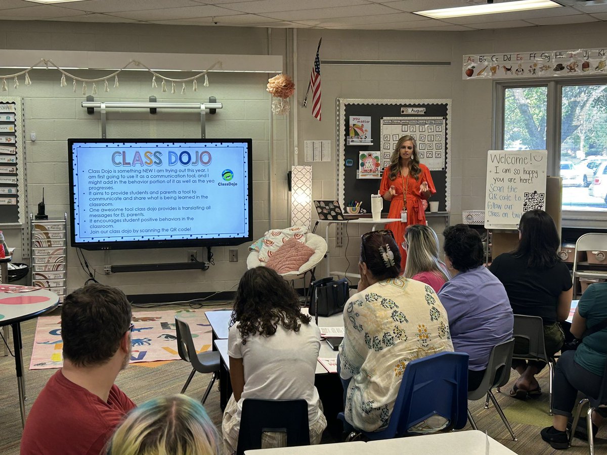 We are so excited about all of our new Slate Hill KinderSTARS ⭐️ @SlateHillKinder Awesome parent turnout for our K Curriculum Night! #itsworthit #theslate