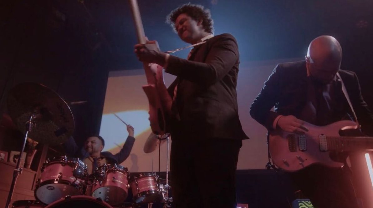 GEDUPENT's tweet photo. One of the best shots from one of the best songs of one of the best bands! @wirestheband 

Video coming VERY soon!

Directed By: Israa Al-Kamali 
Produced By: @GEDUPENT 
Album: The Golden Age
Song: Phobos Y Deimos

#producer #director #music #band #musicvideo #rock https://t.co/62BsUsf2TQ