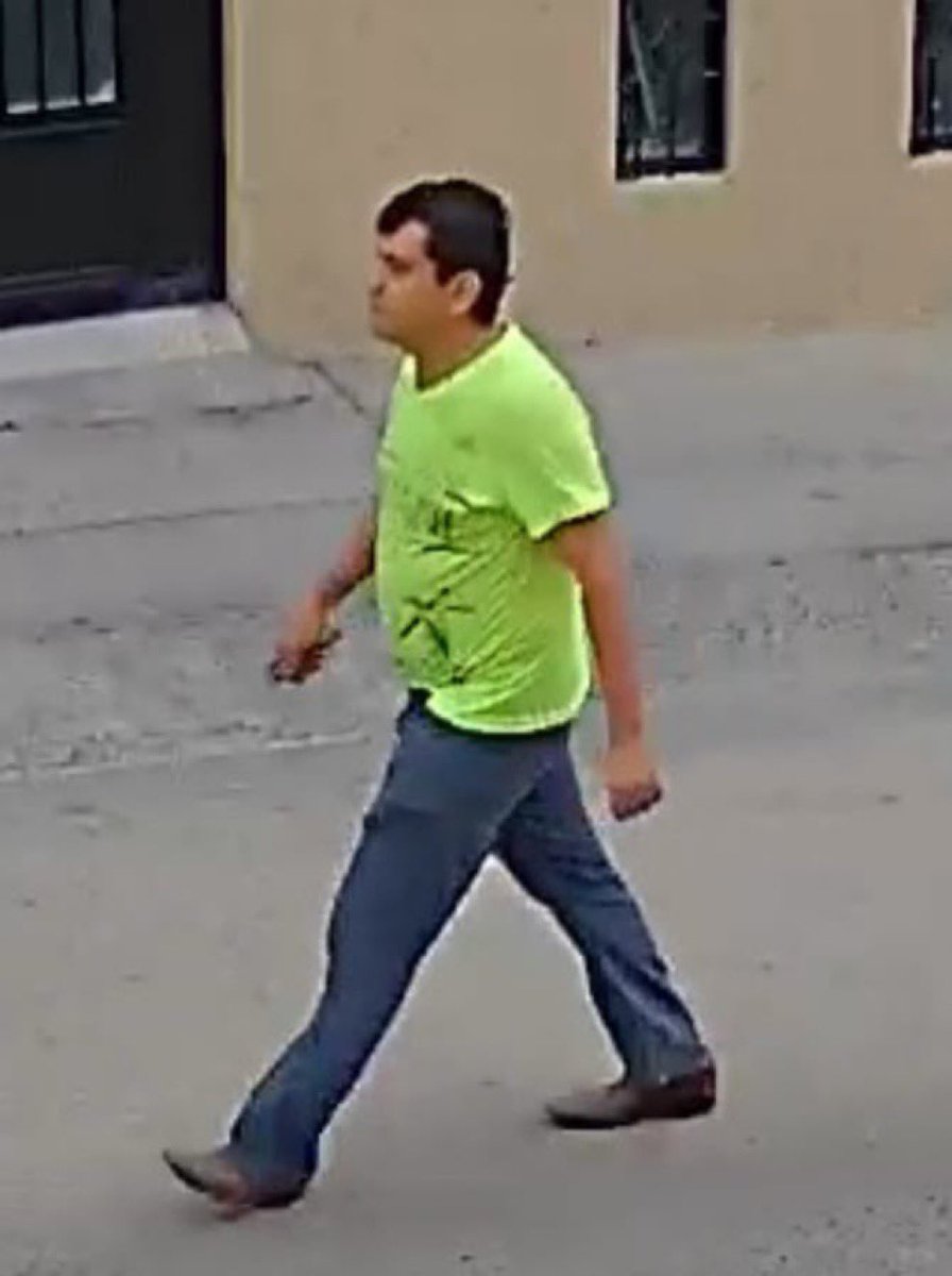 Por favor si lo reconocen, DENÚNCIENLO. 

La mujer a la que atacó en el video murió. Compartan.