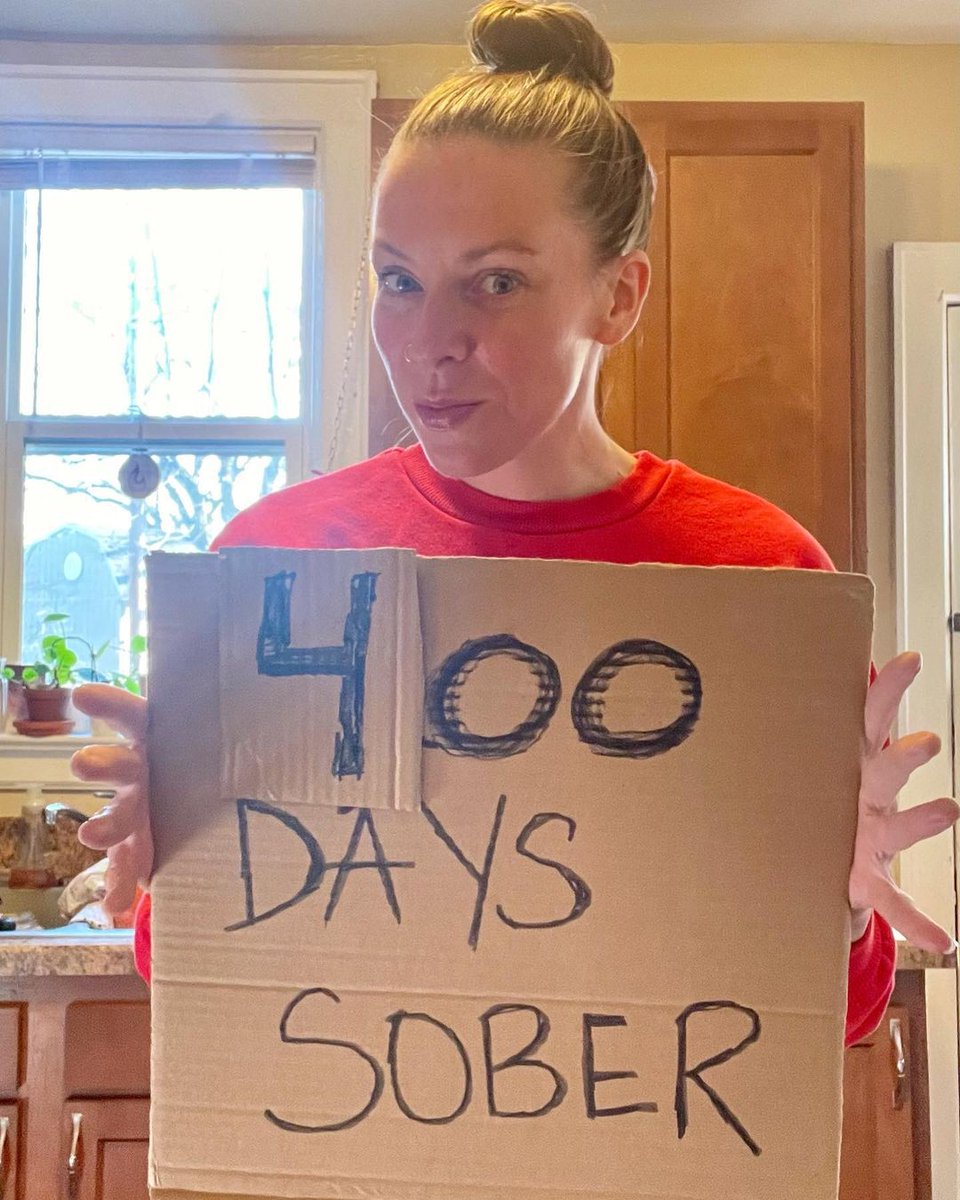 all_sober's tweet photo. "Do I regret my decision to not drink? No way dude!"

Lianne is proudly celebrating more than 1️⃣ year sober 👏

📷: lianneredcay (IG) #Sober #Recovery #RecoveryPosse https://t.co/BoCveeJKmb
